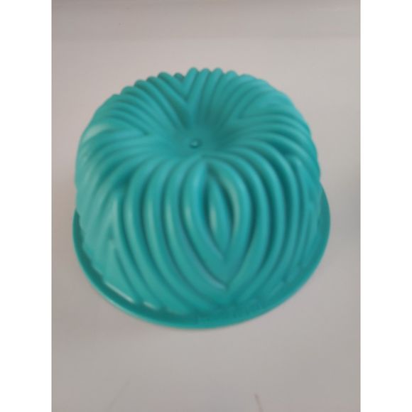 Nordic Ware Micro Mini Bundt's Microwave Mug Cake Pans - Picture 5 of 8